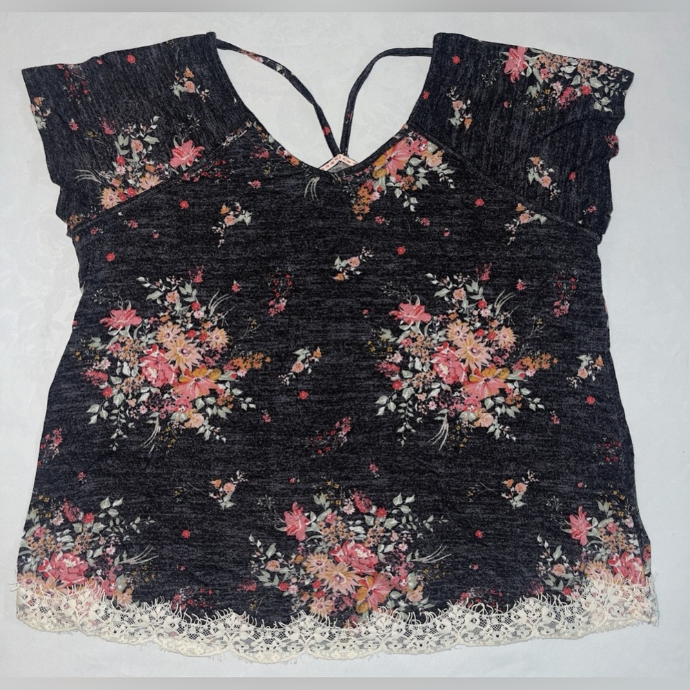 CLEARANCE 💕Rewind Floral Print Top From The Buckle XL